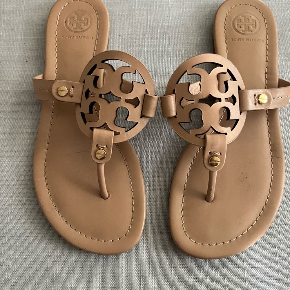 Tory Burch Tan Leather Detail